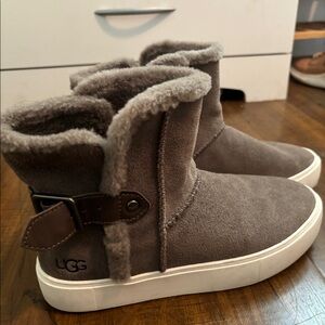 Ugg Aika Boots in Grey Women’s size 9
